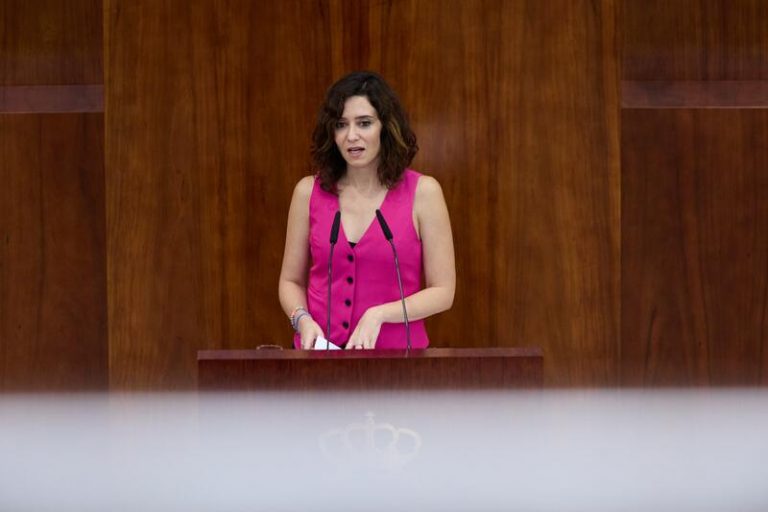 Ayuso defiende el trabajo de la Oficina del Español y carga contra los 