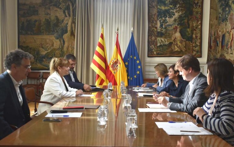 El Govern pide al Gobierno central que garantice que la administración del Estado atienda en catalán en Cataluña