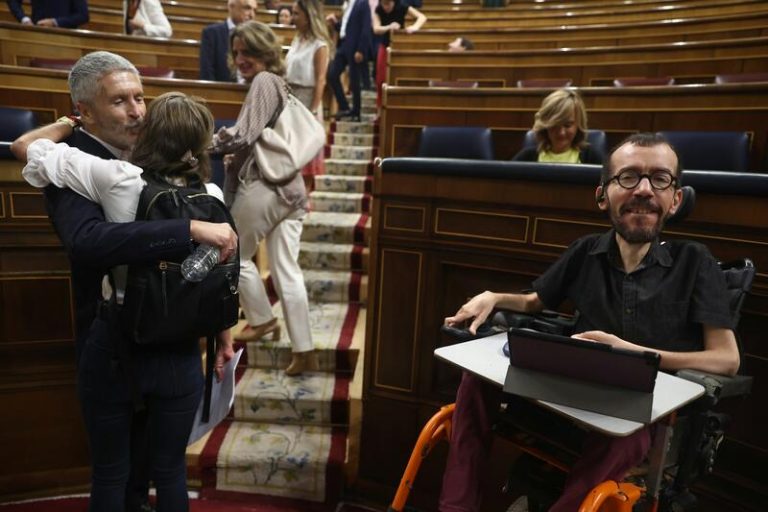 Podemos apoyará la tramitación de la 'Ley Darias' tras acordar con PSOE buscar más límites a la privatización sanitaria