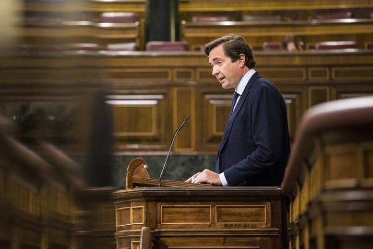 El PP acusa a Albares de 