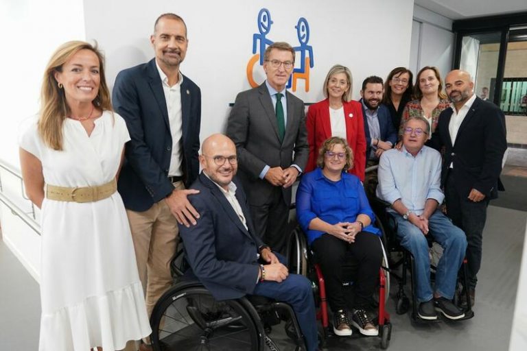 Feijóo urge a Sánchez a actualizar ya la Constitución para eliminar el término disminuido: 