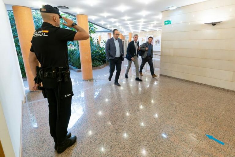 Rueda rechaza que Feijóo le presione con la política fiscal y afirma que Galicia hará lo que le 