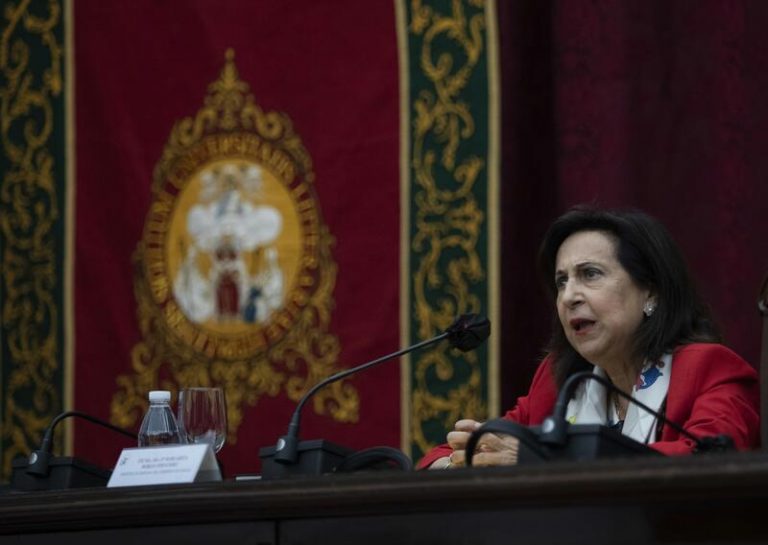 Robles subraya que la política de Defensa 