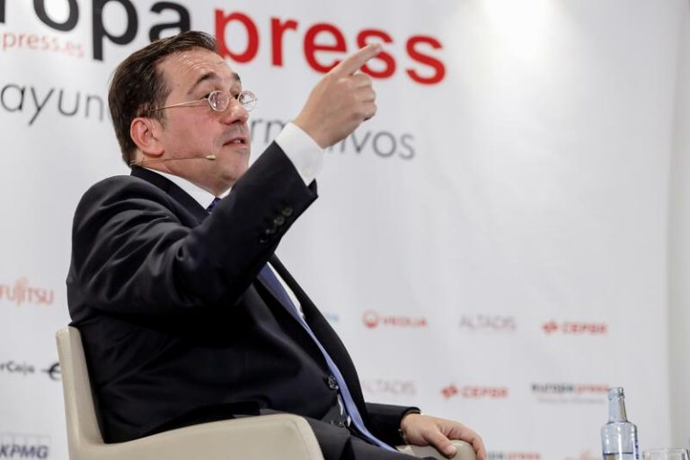 Albares traslada su solidaridad a sus homólogos de Suecia y Dinamarca por los 