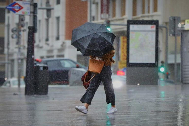 El extremo norte peninsular, Levante y Baleares tendrán mañana riesgo por lluvias, tormentas, viento y oleaje