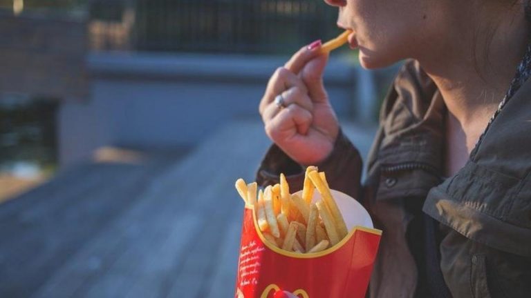 El truco para que tus patatas fritas caseras sepan igual que las del McDonald’s