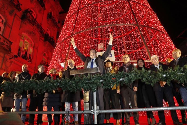 Las luces de Navidad reabren la polémica sobre el ahorro energético de Sánchez