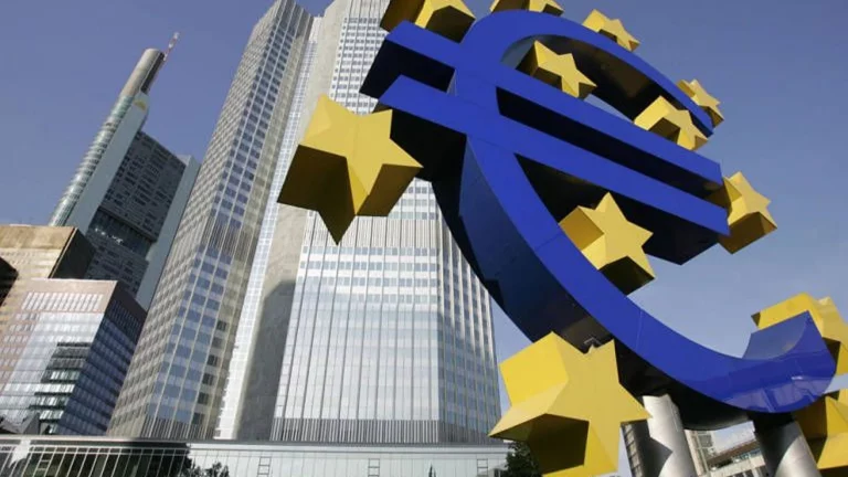 El BCE ya espera que la eurozona caiga en la 'estanflación' en 2023