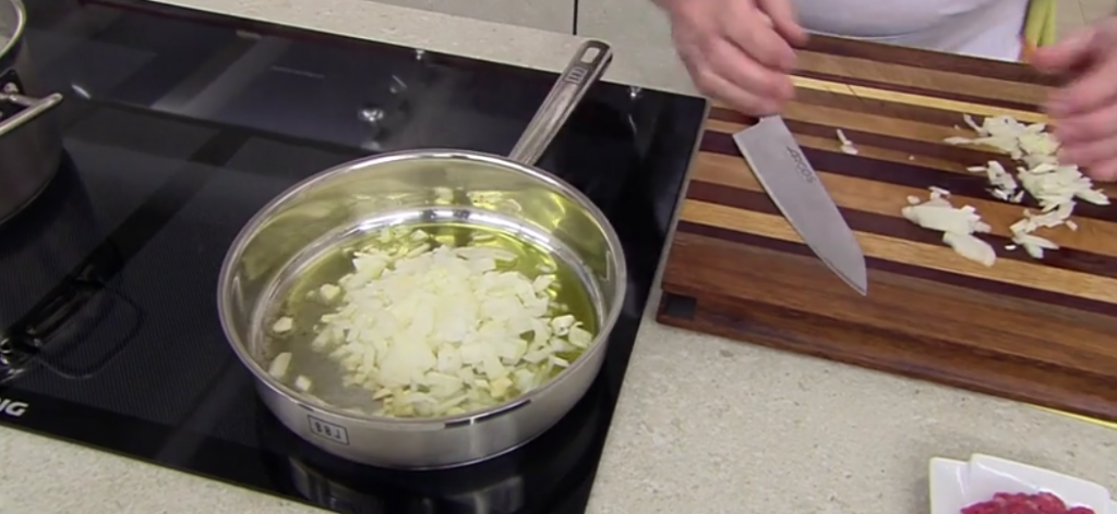 Arguinano usa este ingrediente para darle un toque divertido a la bolonesa10