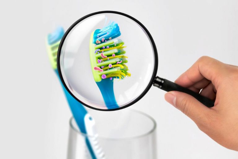 Así deberías desinfectar tu cepillo de dientes después de usarlo