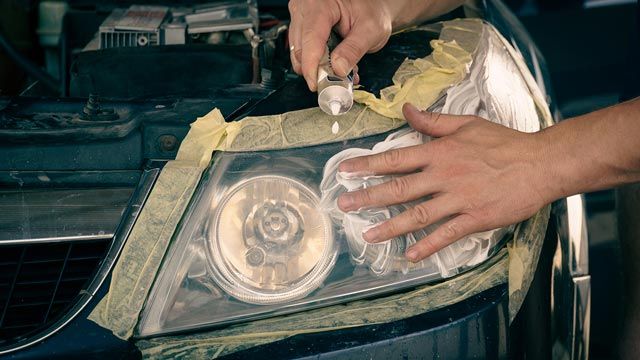 ¿Por cuánto tiempo permanecerán transparentes los faros del coche después de pulirlos?