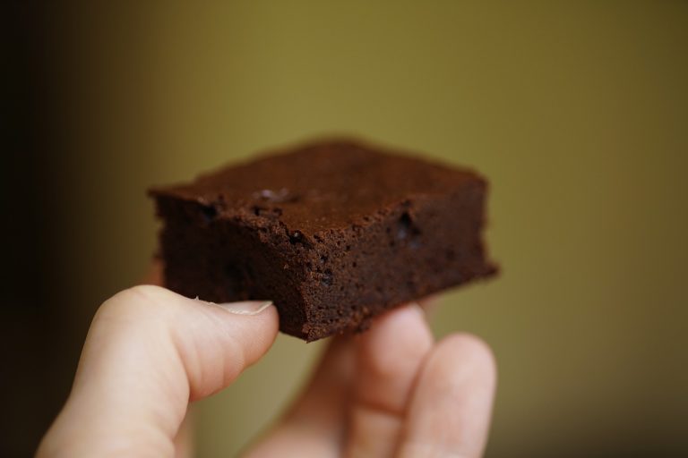 Brownie a la taza: la receta para hacerlo en el microondas en cinco minutos