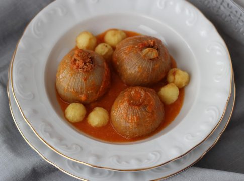 El gran truco asturiano para cocinar cebollas rellenas de bonito tiernas y muy sabrosas El gran truco asturiano para cocinar cebollas rellenas de bonito tiernas y muy sabrosas