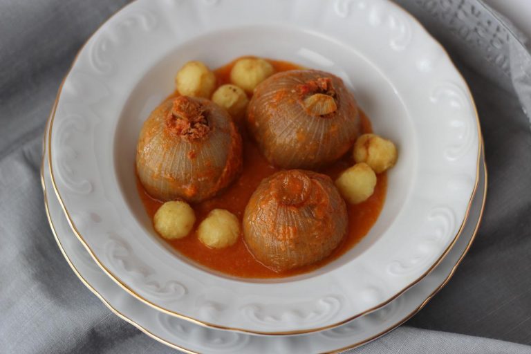 Cebollas rellenas: el manjar que solo unos pocos se atreverán a degustar