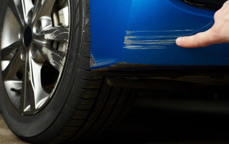 Cómo quitar arañazos del coche
