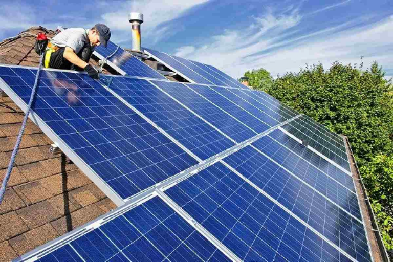 Cuántas placas solares necesita tu vivienda: el método del electricista Carlos Llull