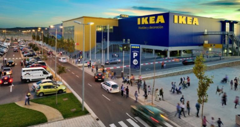 Ikea tiene el armario de limpieza más útil y barato que hemos visto nunca