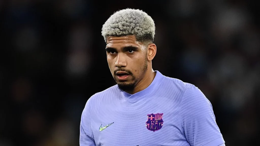 El dineral que la FIFA le paga al Barcelona por tener lesionado a Araújo 25 El miedo con Araújo