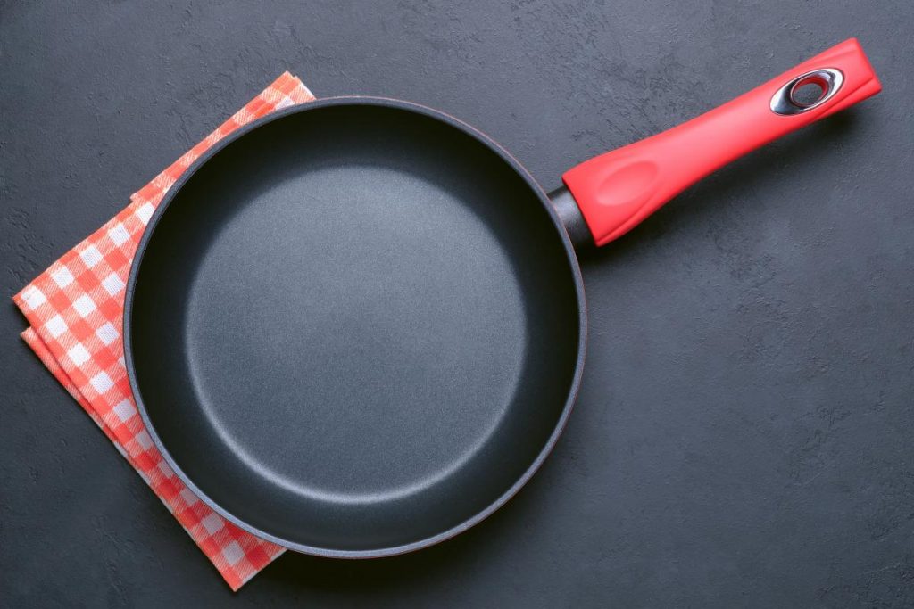 ¿De qué materiales se fabrican las sartenes en la actualidad?