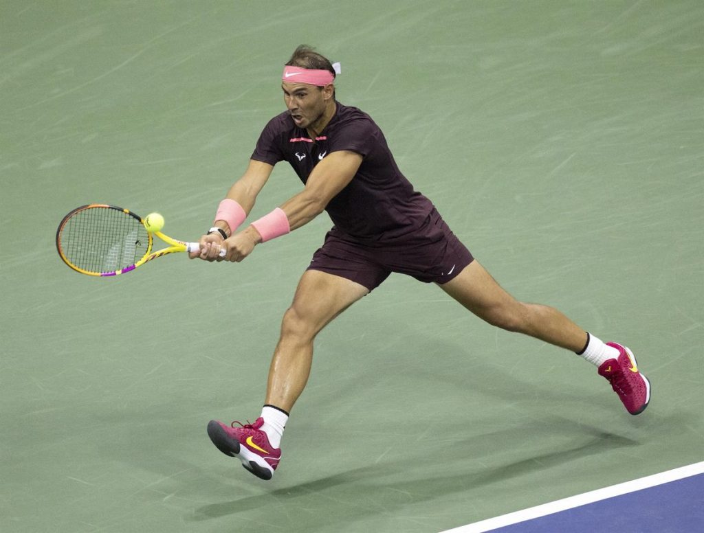 El rebote de su raqueta