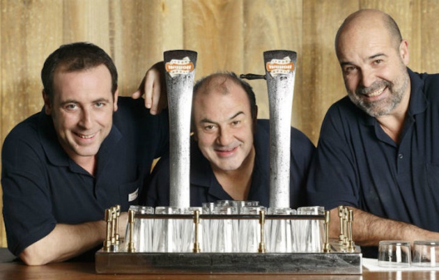 Que el cliente escoja una mesa sucia y se siente sin preguntar