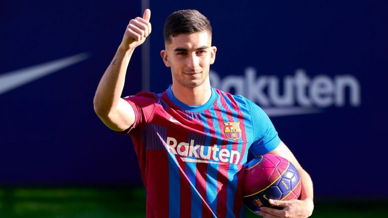 Futbolistas españoles con fichajes de escándalo