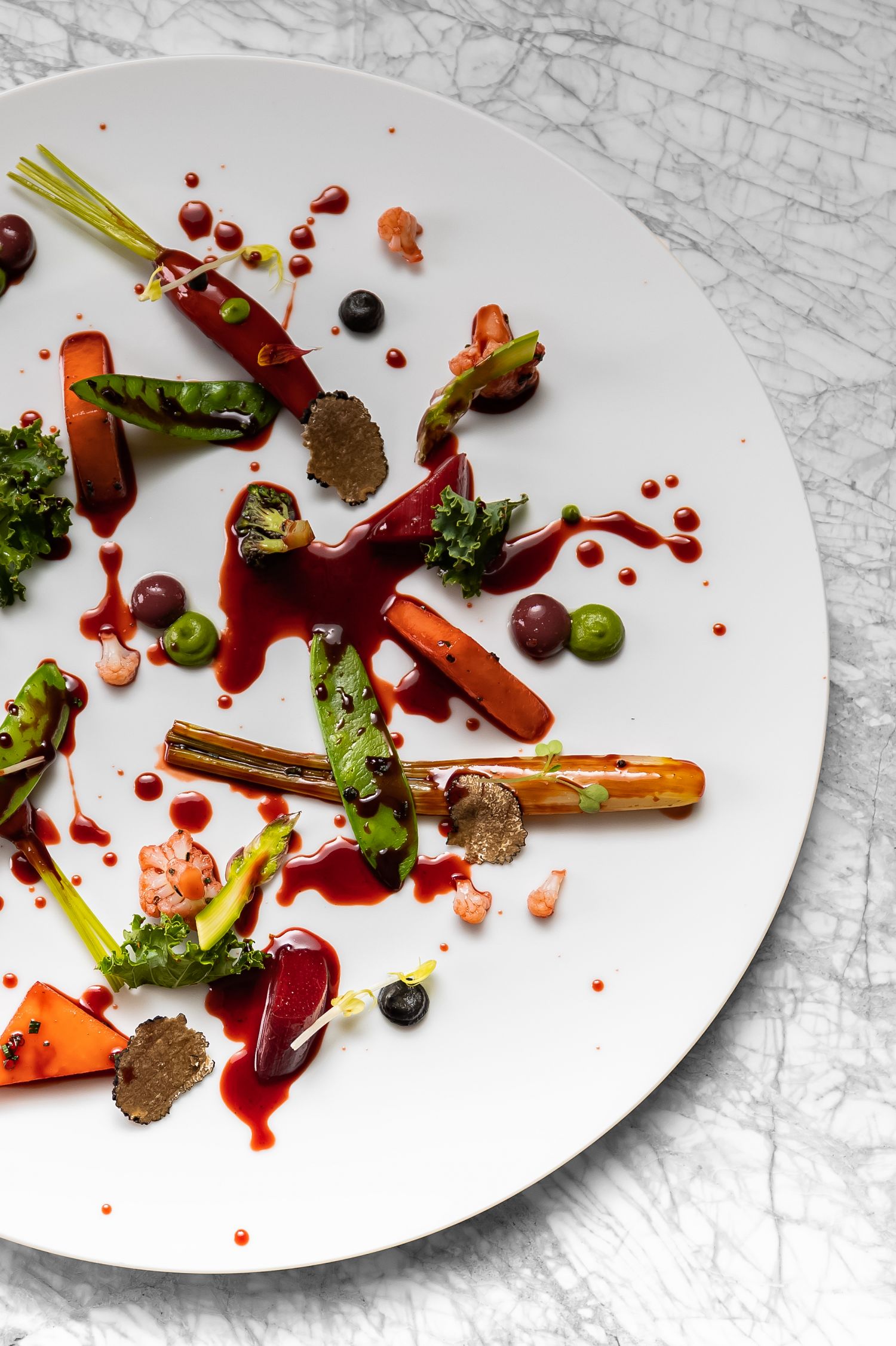 Hortalizas glaseadas a la pimienta tofu ahumado y olivas negras3
