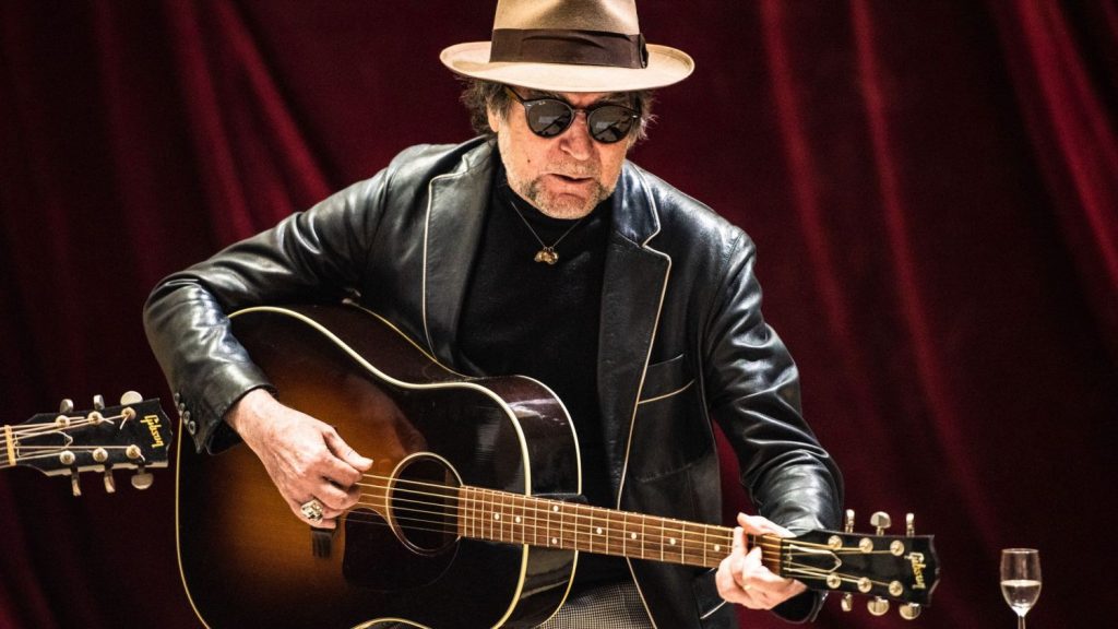 Más música del cantante español