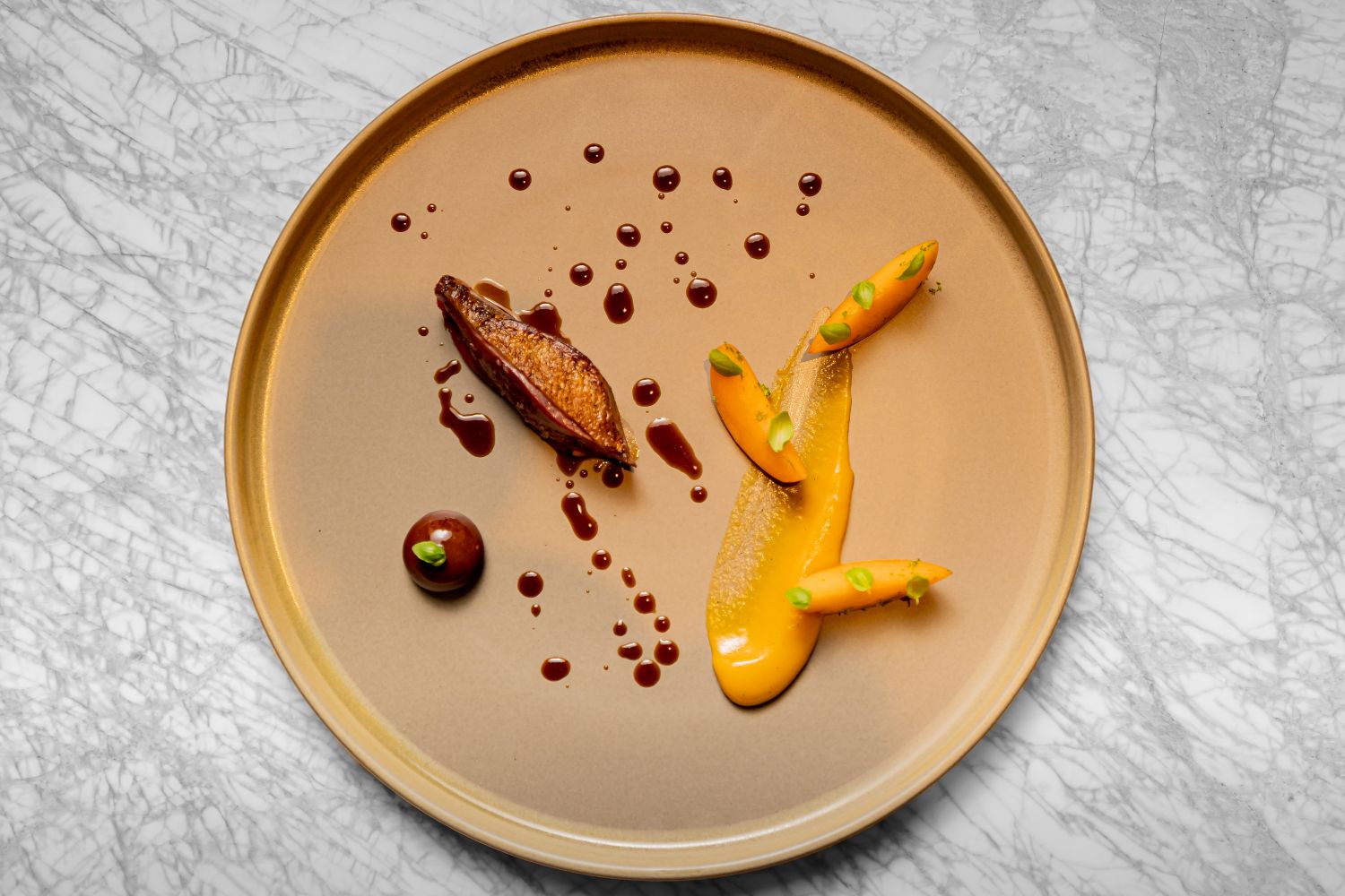 Pichon asado albaricoque bombon de sus interiores y jugo balsamico5