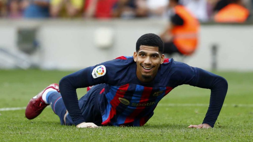 El dineral que la FIFA le paga al Barcelona por tener lesionado a Araújo 29 Qué dicen las normas que ahora la FIFA debe acatar