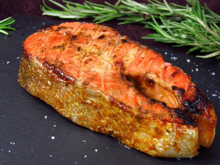 Salmón a la plancha: el secreto para que no se te pegue en la sartén
