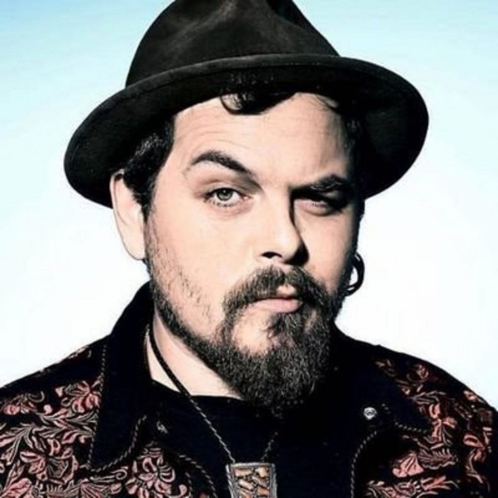 Los Serrano: el cambio físico de Jimmy Barnatán, 'Chucky' en la serie 96 Los Serrano: El presente de Jimmy