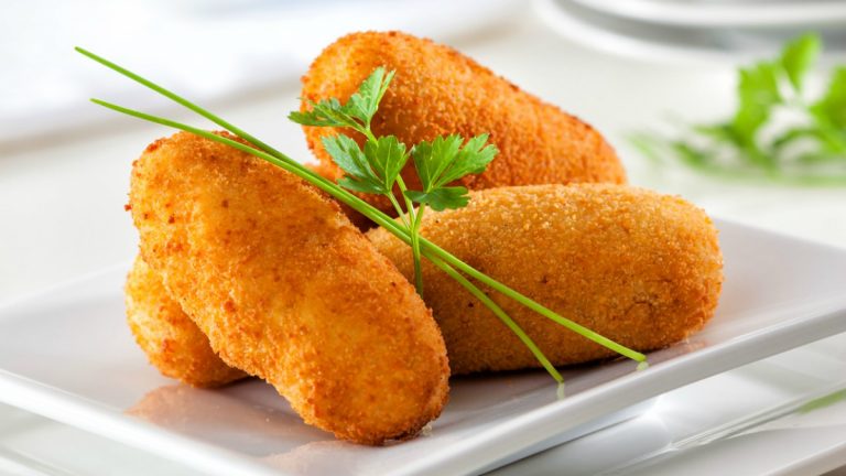 Croquetas de bacalao: como hacer la receta de la abuela en casa