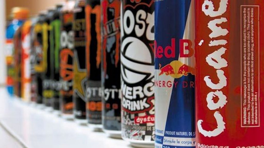 Las bebidas energéticas que dañan tanto como las drogas 75 ¿Cuántas bebidas energéticas se pueden consumir?