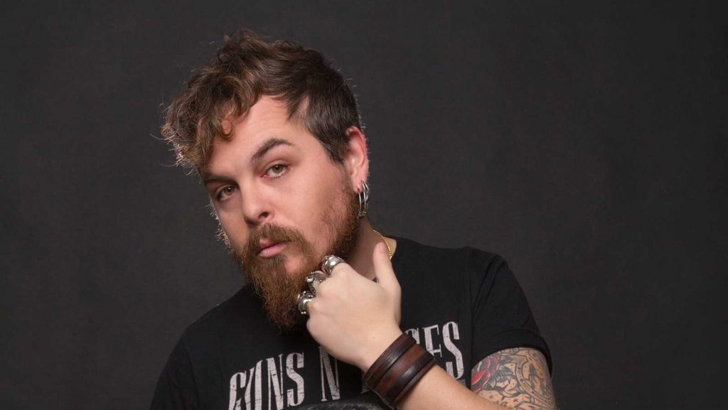 Los Serrano: el cambio físico de Jimmy Barnatán, 'Chucky' en la serie 92 La comedia, su gran pasión