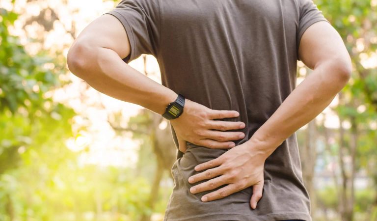 ¿Cómo combatir el dolor lumbar?, los servicios de FisioAvilés