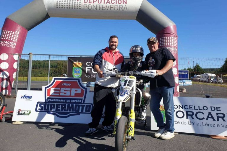 Marc Moñinos Esteve, con el patrocinio de la clínica capilar Élite Capilar, lidera por el momento el Campeonato Nacional de Supermoto 85cc