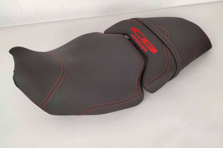Disponer de un asiento de moto cómodo para viajar es fundamental, por JM-FUNDAS