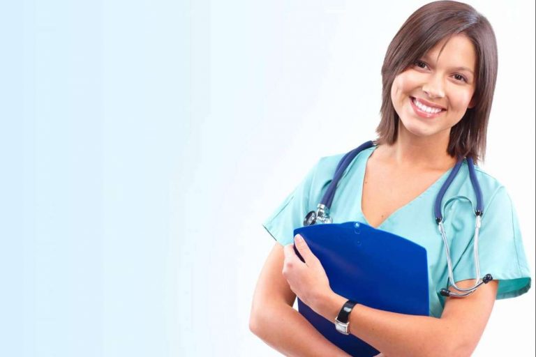 El grado Medio en Auxiliar de Enfermería de EEP iGroup para formarse en enfermería