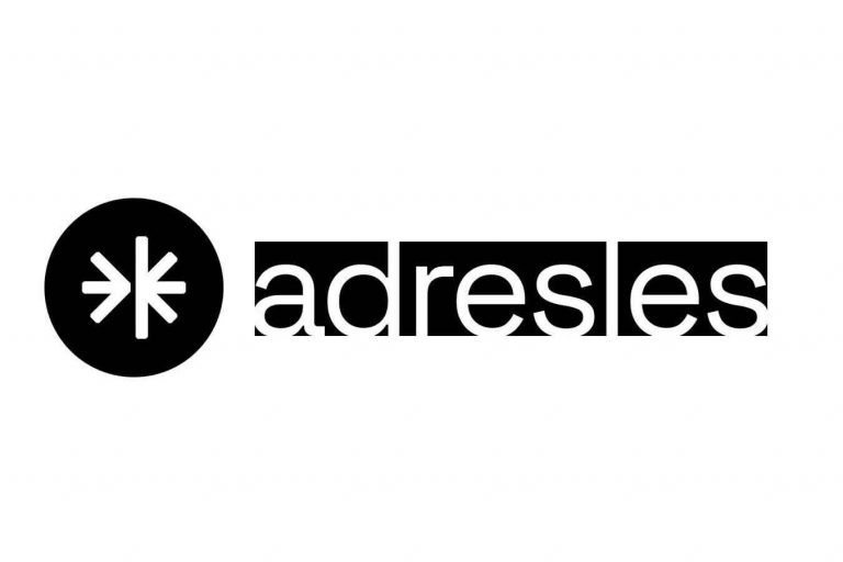 La empresa Adresles envía maletas o equipaje de forma barata por correo y de puerta a puerta