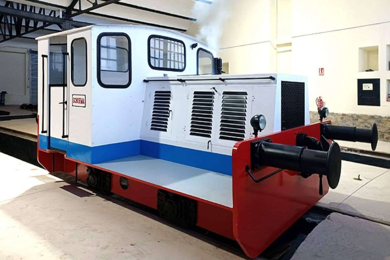La Fundación del Patrimonio Ferroviario restaura una antigua locomotora de ERCROS