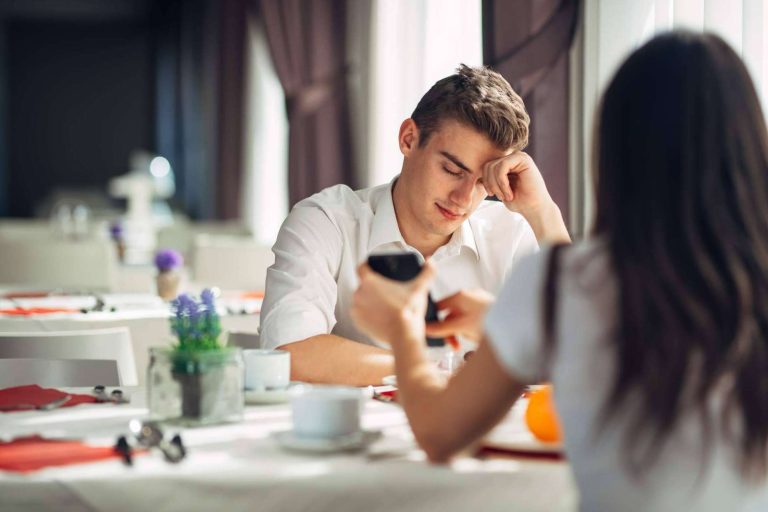 Resolver dudas en una relación de pareja a través del rastreador para móviles Spyphone