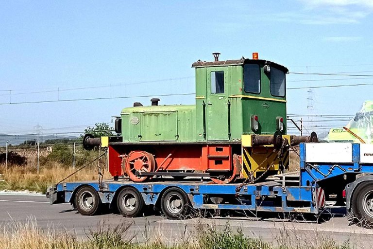 Rescatada una locomotora histórica de Saint Gobain por la Fundación del Patrimonio Ferroviario