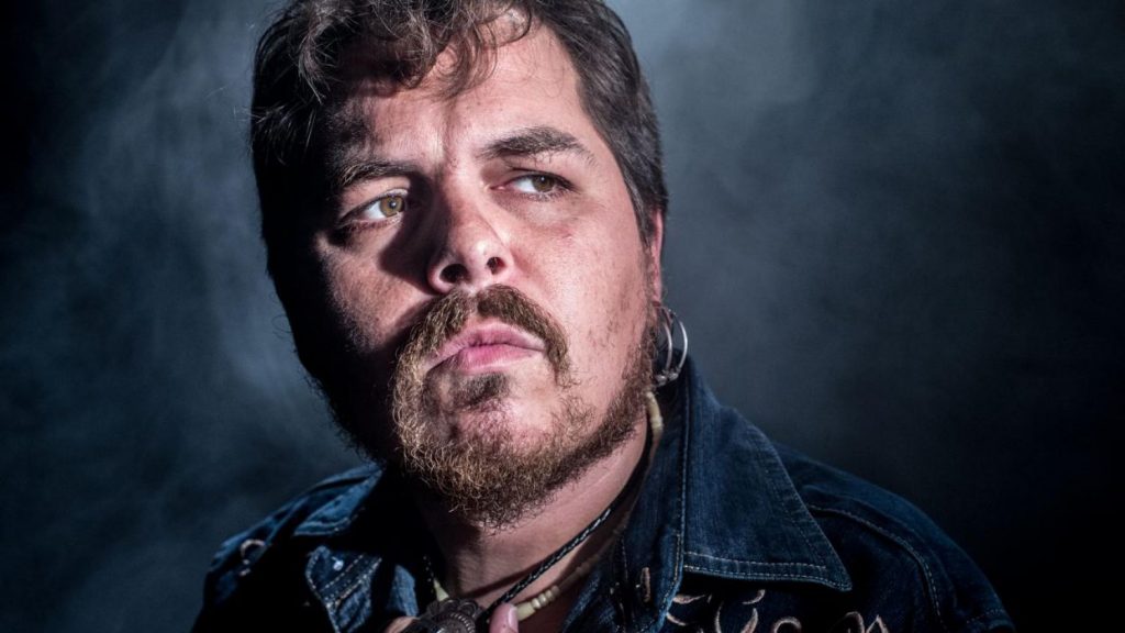 Los Serrano: el cambio físico de Jimmy Barnatán, 'Chucky' en la serie 91 Los Serrano: La carrera musical de Jimmy