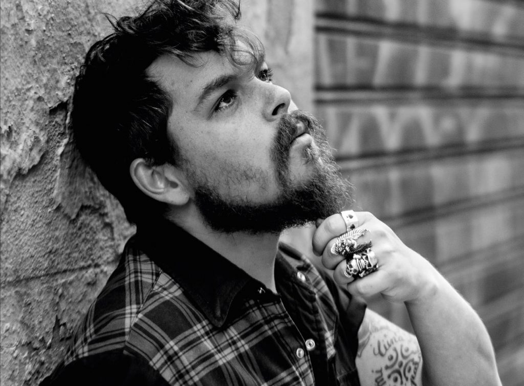 Los Serrano: el cambio físico de Jimmy Barnatán, 'Chucky' en la serie 94 Jimmy tiene publicados cinco álbumes