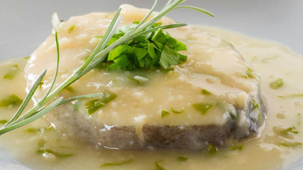 Merluza en salsa verde: un plato para conquistar a tus invitados 122 Último paso