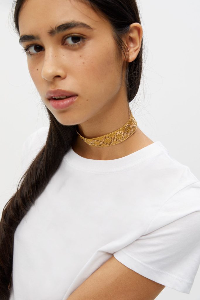 El nuevo collar de Pull&Bear que arregla cualquier look por 7,99 euros 78 Pull&Bear: Choker de hilo dorado