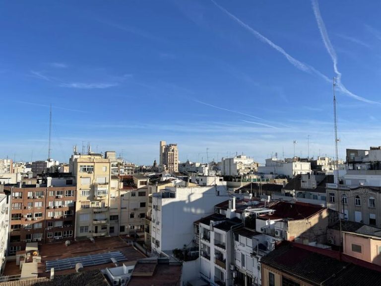Las temperaturas subirán en casi todo el país este domingo, con máximas de 34 grados en Córdoba, Granada y Jaén