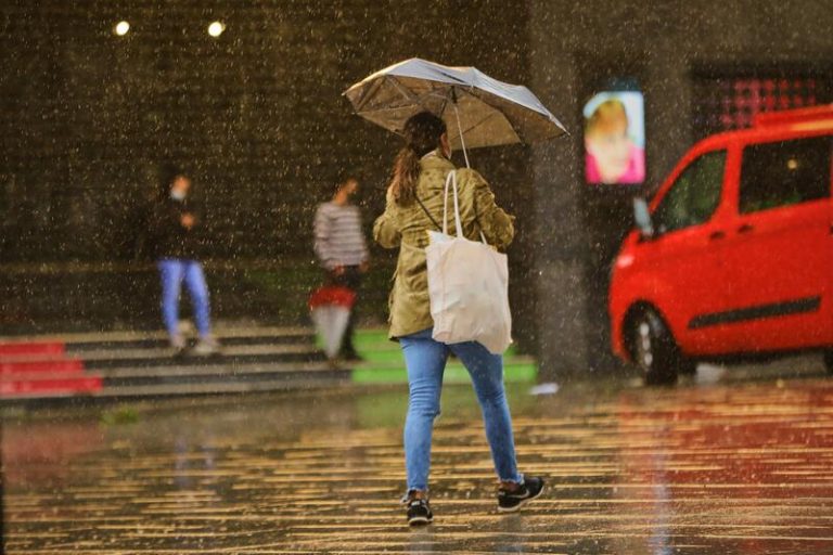 Más de 40 litros en una hora de precipitación mantendrán hoy en riesgo importante al Mediterráneo