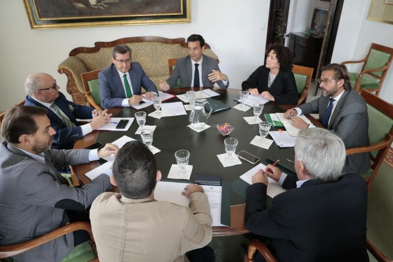 Las instituciones piden con 